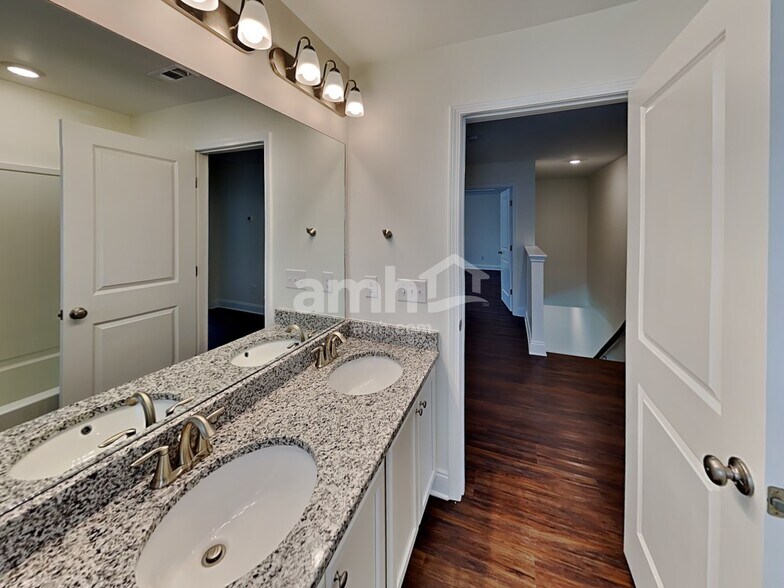 Building Photo - 5952 Hagar Vly Dr