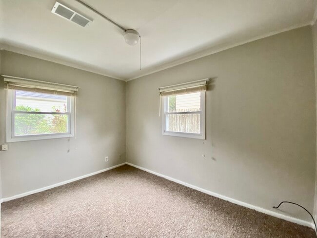 Building Photo - 212 Hilbish Ave