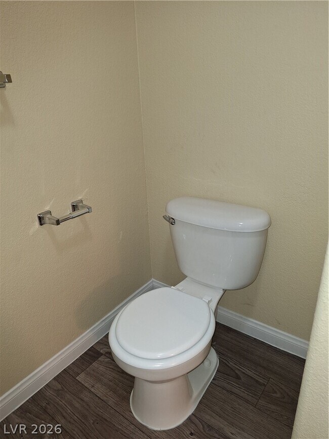 Building Photo - 6156 Pine Villa Ave