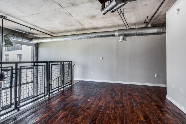 Building Photo - 3110 Thomas Ave