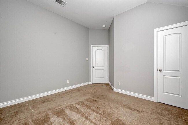 Building Photo - 5523 Stoneridge Ct