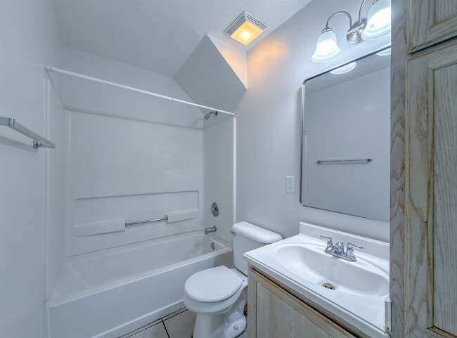 Building Photo - 1340 Hancock St