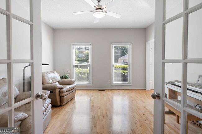 Building Photo - 821 Soaring Dr NE