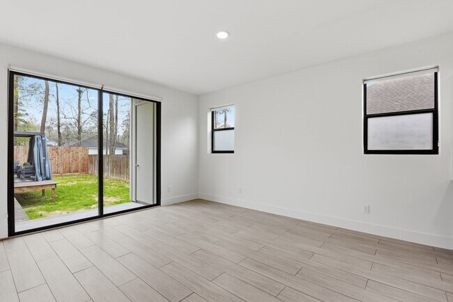 Building Photo - 1530 Primrose St