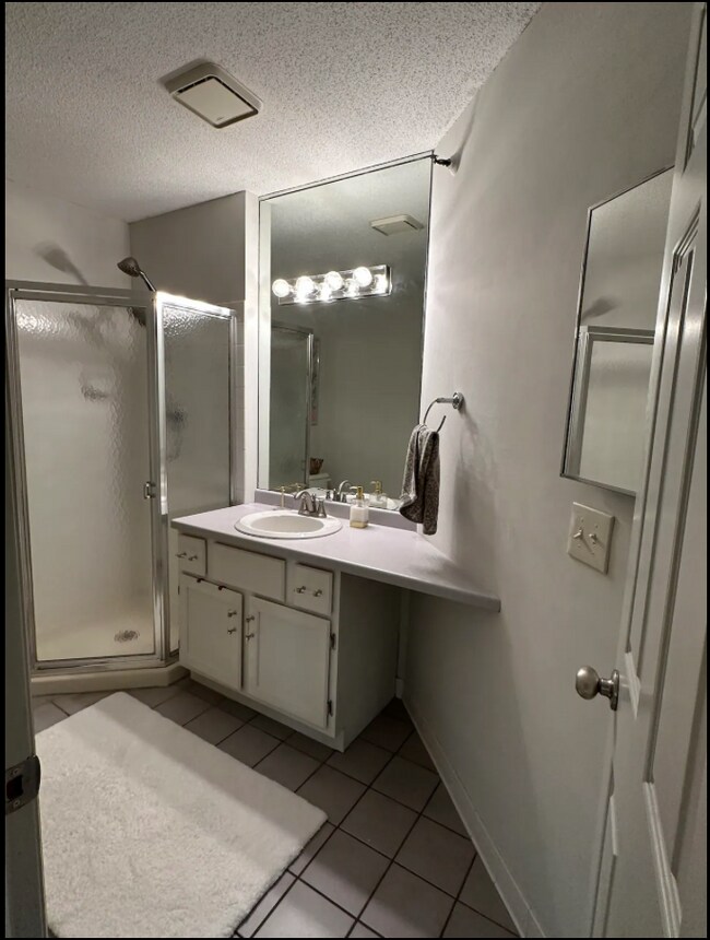 Building Photo - 7614 York Ave S