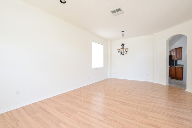 Building Photo - AMAZING 4 Bed 2 Bath Home For Rent in Sanf...