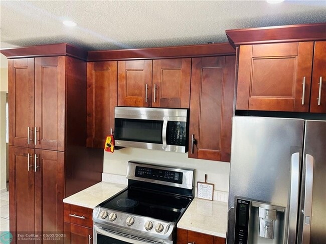 Building Photo - 6535 SW 8th Pl