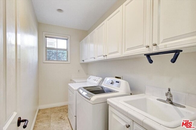 Building Photo - 2860 Dewdrop Pl