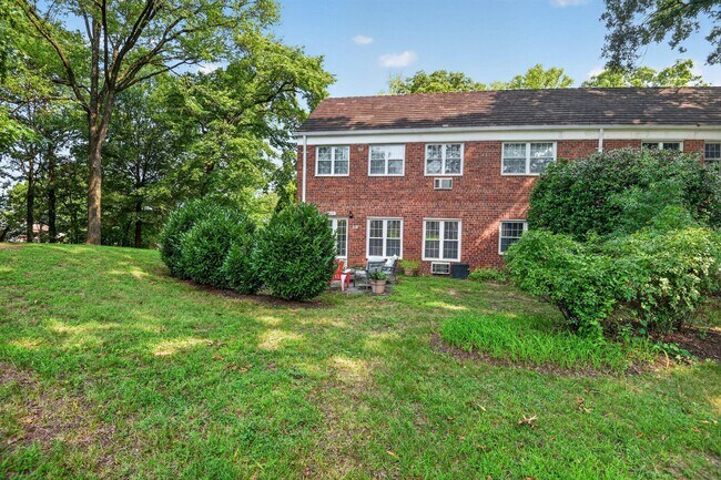 Building Photo - 3458 Martha Custis Dr