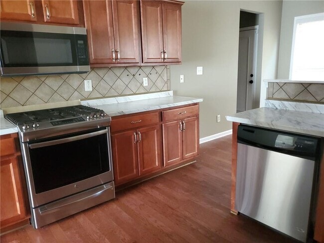 Building Photo - 2328 White Alder Dr NE