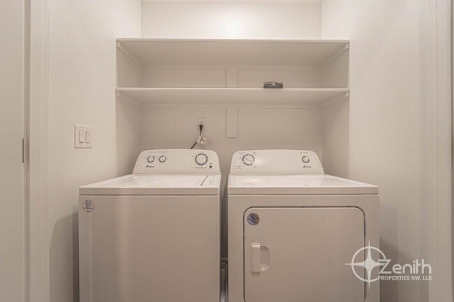 Building Photo - 4916 NE 2nd Ct