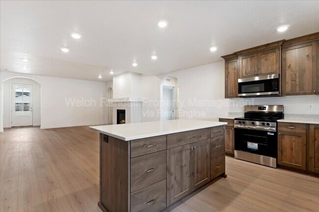 Building Photo - 834 E 300 N