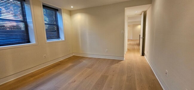 Building Photo - Luxurious 2 Bed 2 Bath Garden Level Condo In Desired Old City II - Dupont Circle