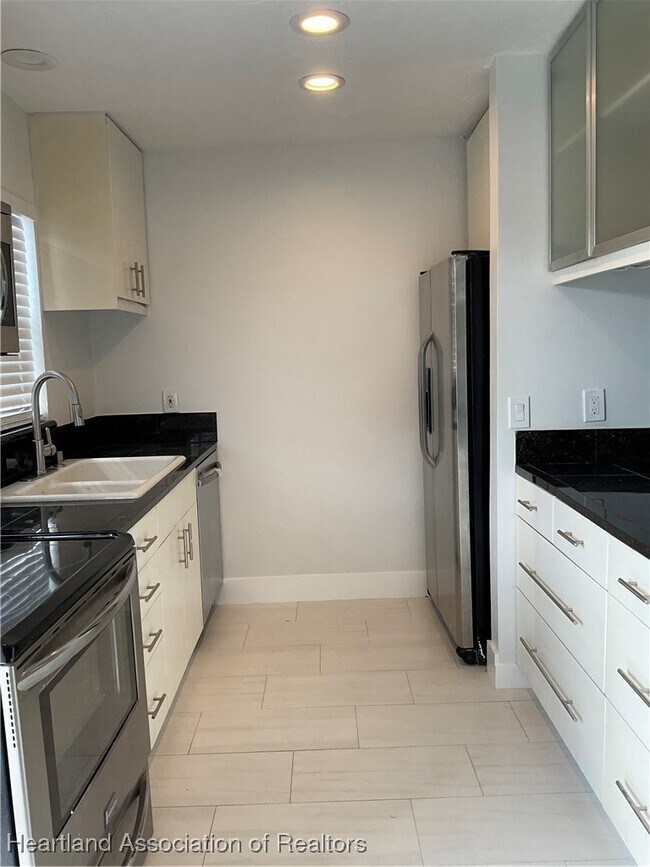 Building Photo - 113 Jasmine Ct