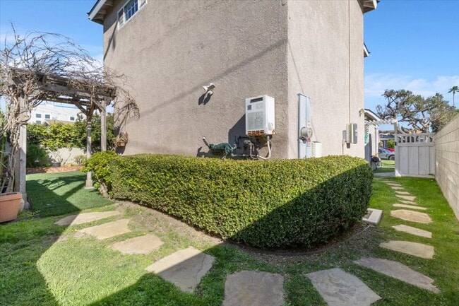 Building Photo - Beautiful & Spacious South Torrance Home