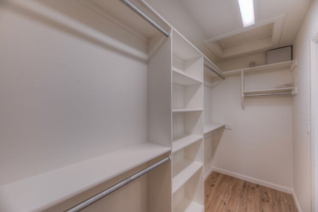 Building Photo - 2819 E 81st Pl