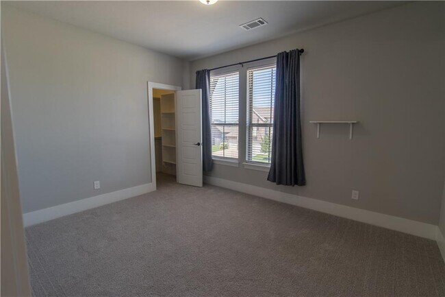 Building Photo - 1431 Cave Stream Dr
