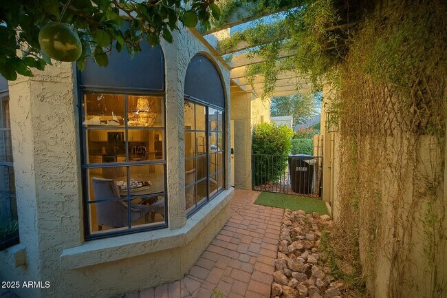 Building Photo - 8100 E Camelback Rd