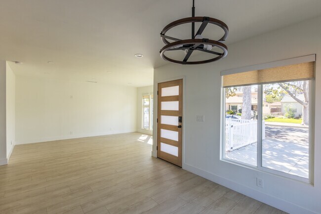 Building Photo - 17601 Hamlin St