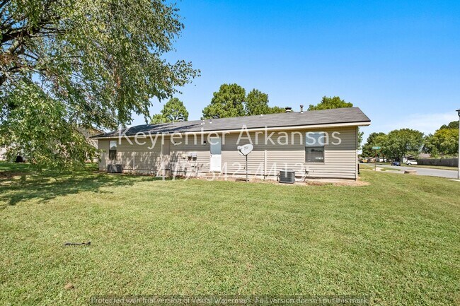 Building Photo - Cozy 2 Bedroom Duplex with Fireplace & Spacious Backyard!