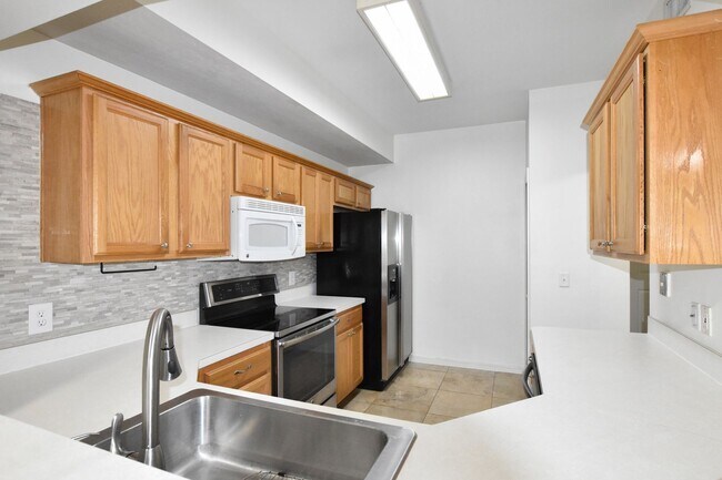 Building Photo - 436 NW 50th Blvd. (Monticello at Millpond)