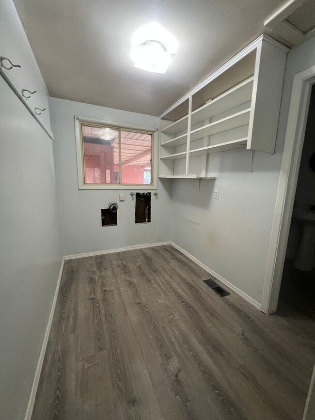 Building Photo - Newly Renovated 4 Bedroom, 2 Bathroom Home - Located in Moyina Heights!