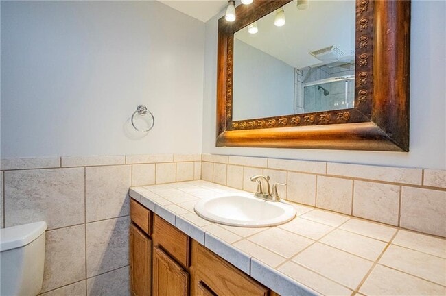 Building Photo - 2726 W Highland Cir