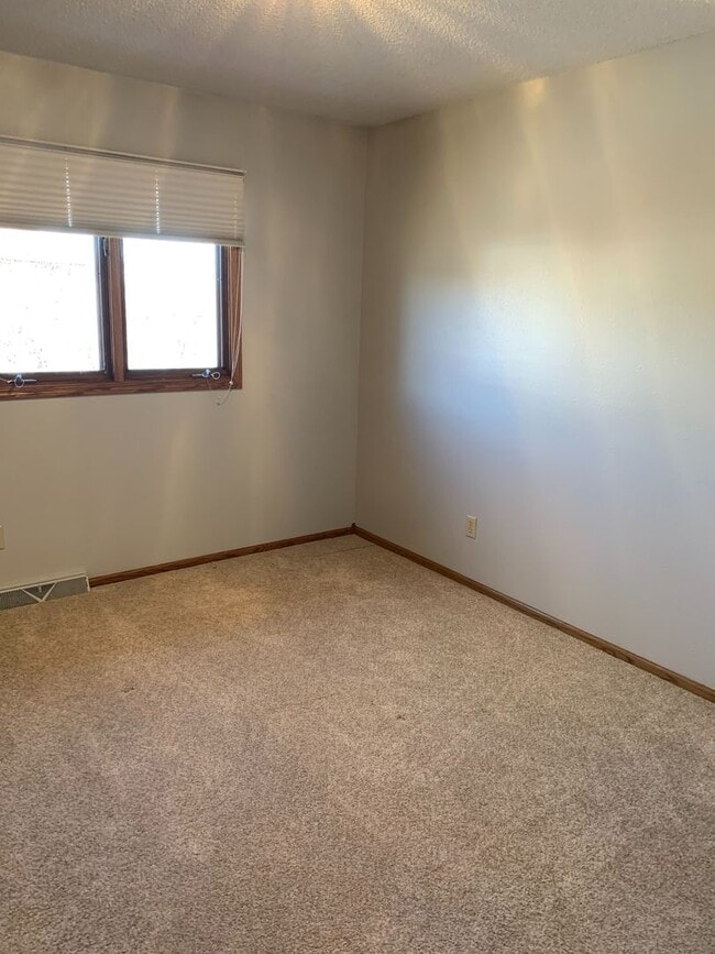 Building Photo - Elegant 4-Bedroom Split Foyer Home – West Rapid Cul-de-Sac!