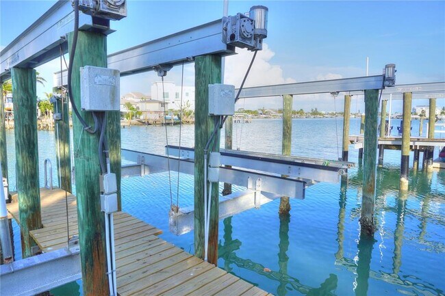 Building Photo - 8535 Blind Pass Dr