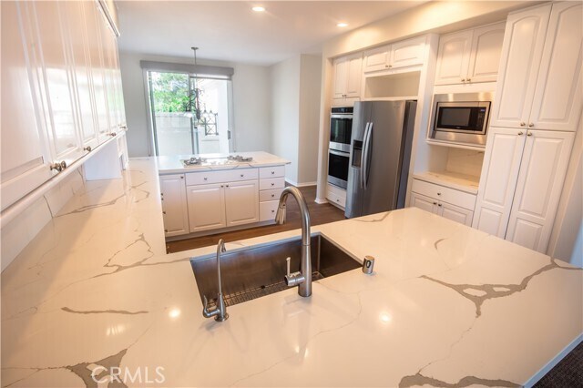 Building Photo - 10 Siena