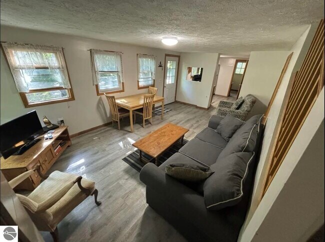 Building Photo - 855 E Front St