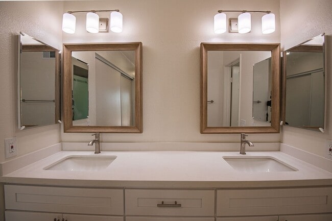 Building Photo - Newly Renovated Anaheim Hills 2 bedroom wi...