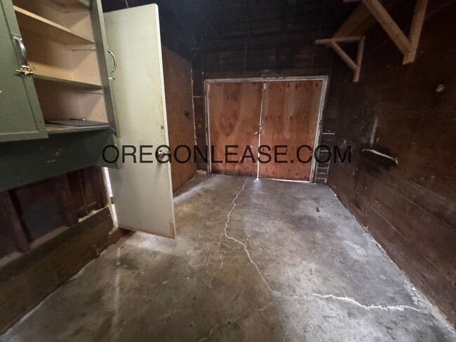 Building Photo - 2bedroom 1 bath downtown Eugene Home