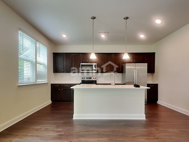 Building Photo - 611 Rivermist Dr