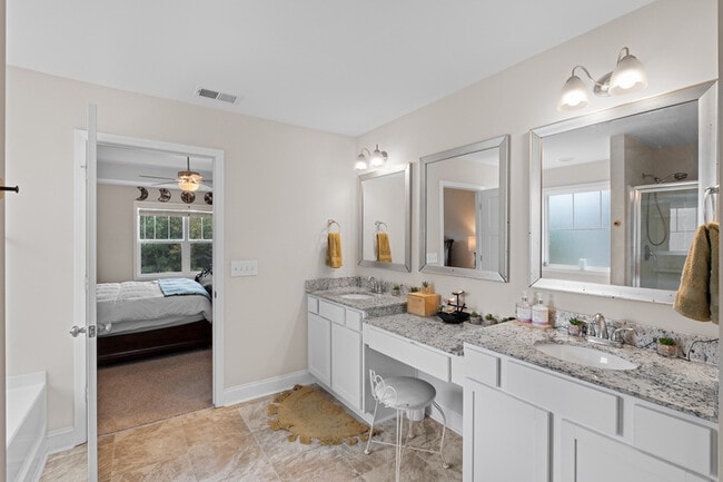 Building Photo - 152 Savannah Wood Rd