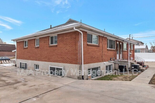 Building Photo - 2642-2642 S 800 E