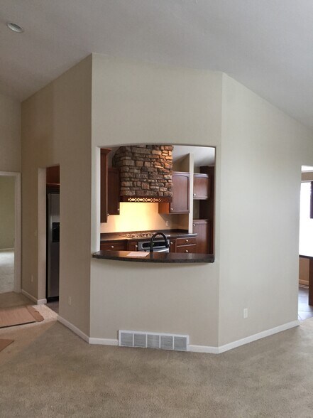 Open kitchen - 4980 Tippecanoe Rd