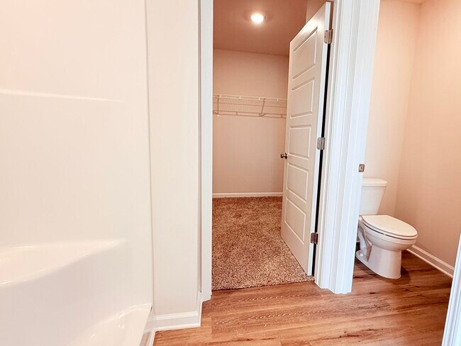 Building Photo - 1946 Tree Swallow Dr