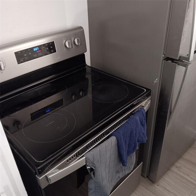 Building Photo - 815 Kipling St