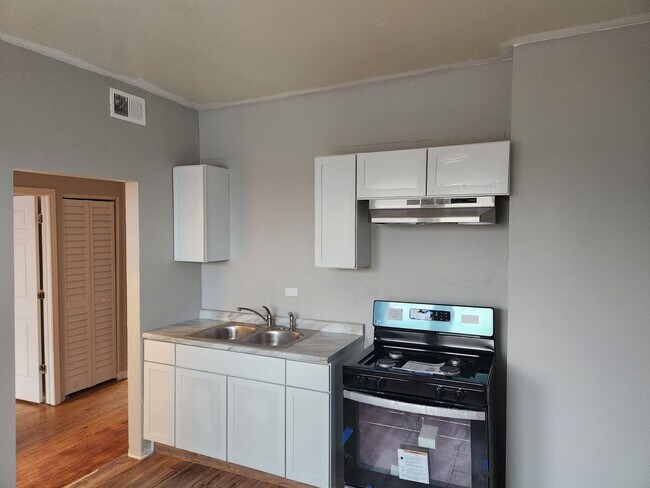 Primary Photo - 1250 S Karlov - 2 Bed