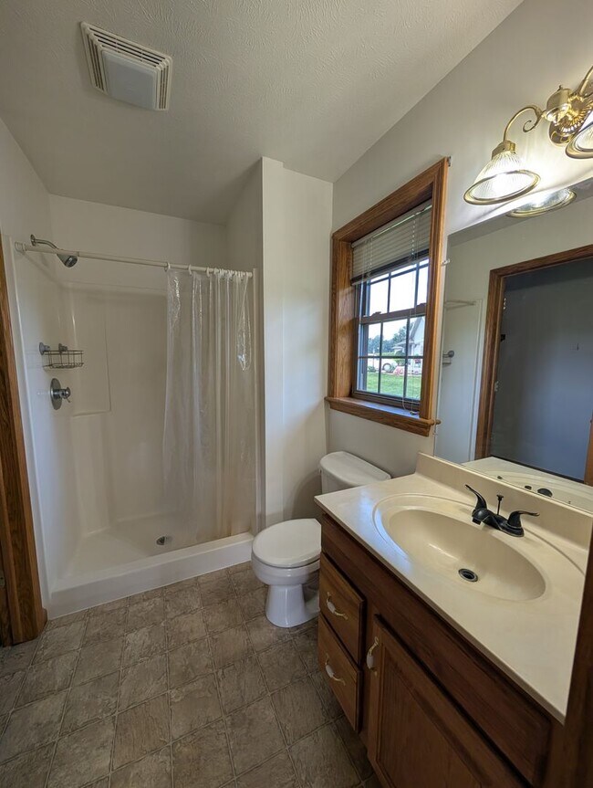 Building Photo - 63660 Hidden Ridge Ct