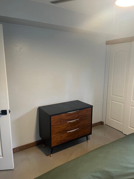2nd bedroom, chest of drawers included - 3200 S Litzler Dr