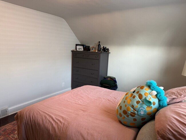 Building Photo - Charming 3 bedroom 1.5 bath in Amherst :
