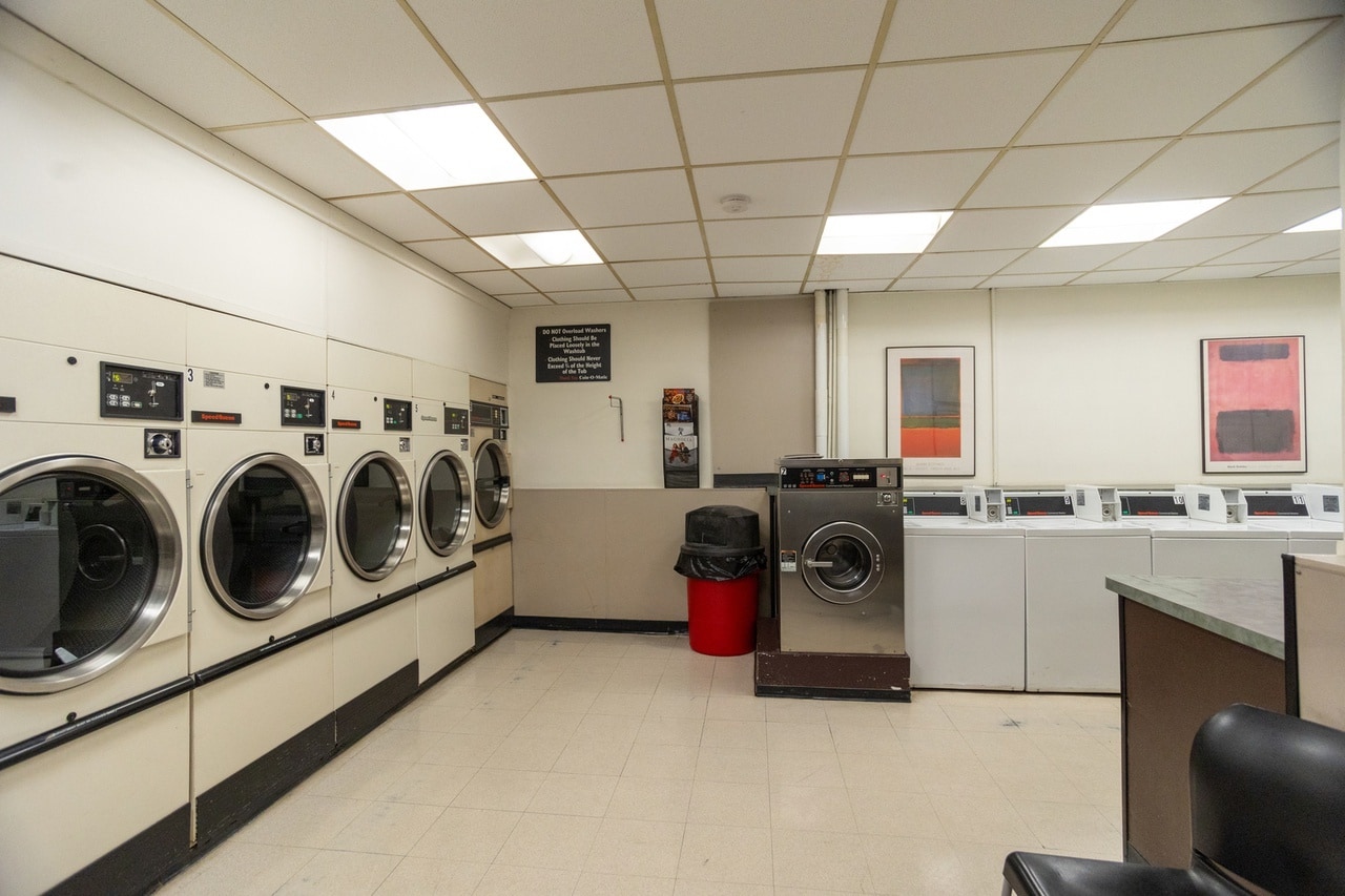 Building Photo - 5701 N Sheridan Rd