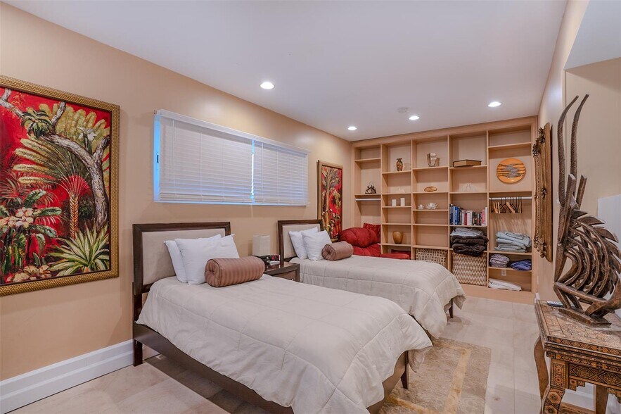 Building Photo - 600 Middle River Dr