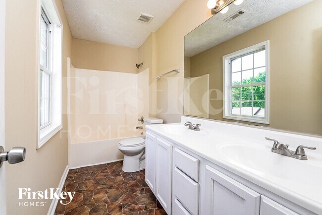 Building Photo - 175 Whitehead Dr