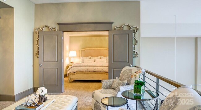 Building Photo - 4300 Sharon Rd