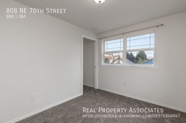 Building Photo - 808 NE 70th St