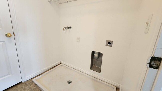 Building Photo - 105 Daybreak Ln