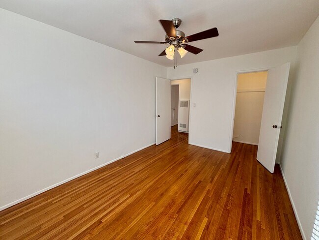 Building Photo - Victory, 1700-1702